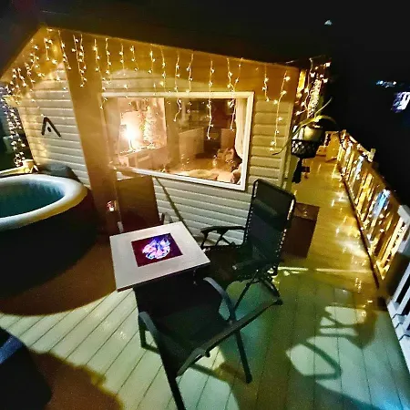 Caravan By Seaside With Hot Tub In Cornwall Countryside * New Quay