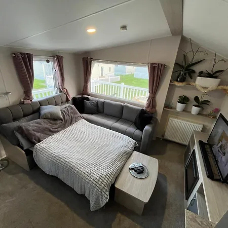 Caravan By Seaside With Hot Tub In Cornwall Countryside *