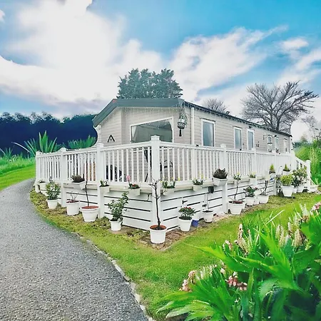 Caravan By Seaside With Hot Tub In Cornwall Countryside *