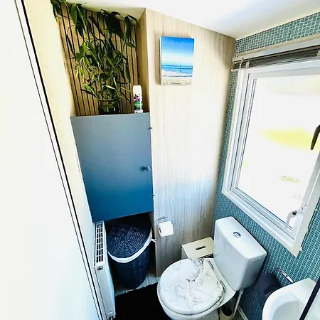 Caravan By Seaside With Hot Tub In Cornwall Countryside Nyaraló *